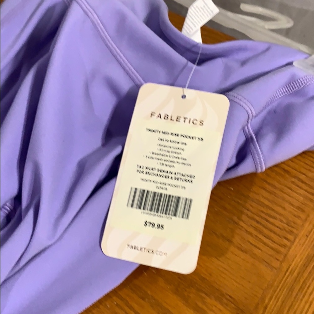 FABLETICS set 💜🤍 - Picture 3 of 3